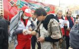 ویزیت زوار توسط هلال احمری ها در پایانههای مرزی خوزستان ویزیت زوار توسط هلال احمری ها در پایانههای مرزی خوزستان