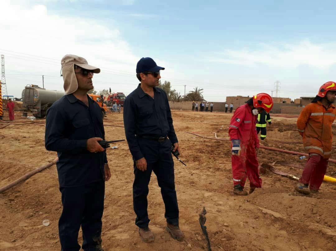 بازدید مدیر عامل مناطق نفت خیز جنوب از محل حادثه نشت خط لوله نفت شرکت آغاجاری